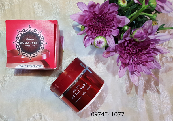 Shiseido Aqualabel đỏ